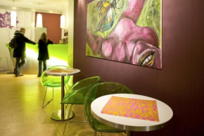 Dahlia Inn, Prague